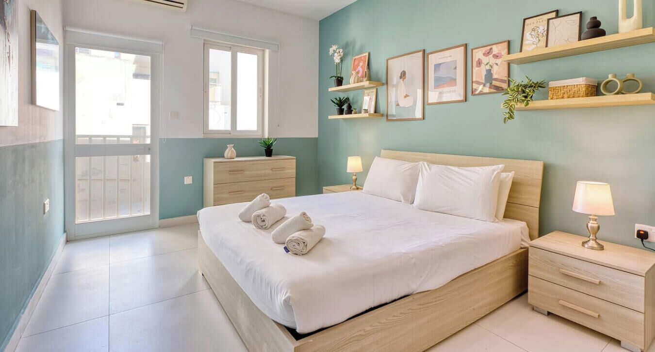 Desk, iron/ironing board, travel cot, WiFi