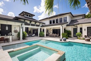 A heated pool - LUXURIOUS NAPLES OASIS WITH CUSTOM POOL (Naples)