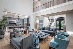 TV - LUXURIOUS NAPLES OASIS WITH CUSTOM POOL (Naples)