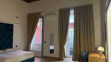 Chambre Junior, vue ville | Bureau, espace de travail pour ordinateur portable