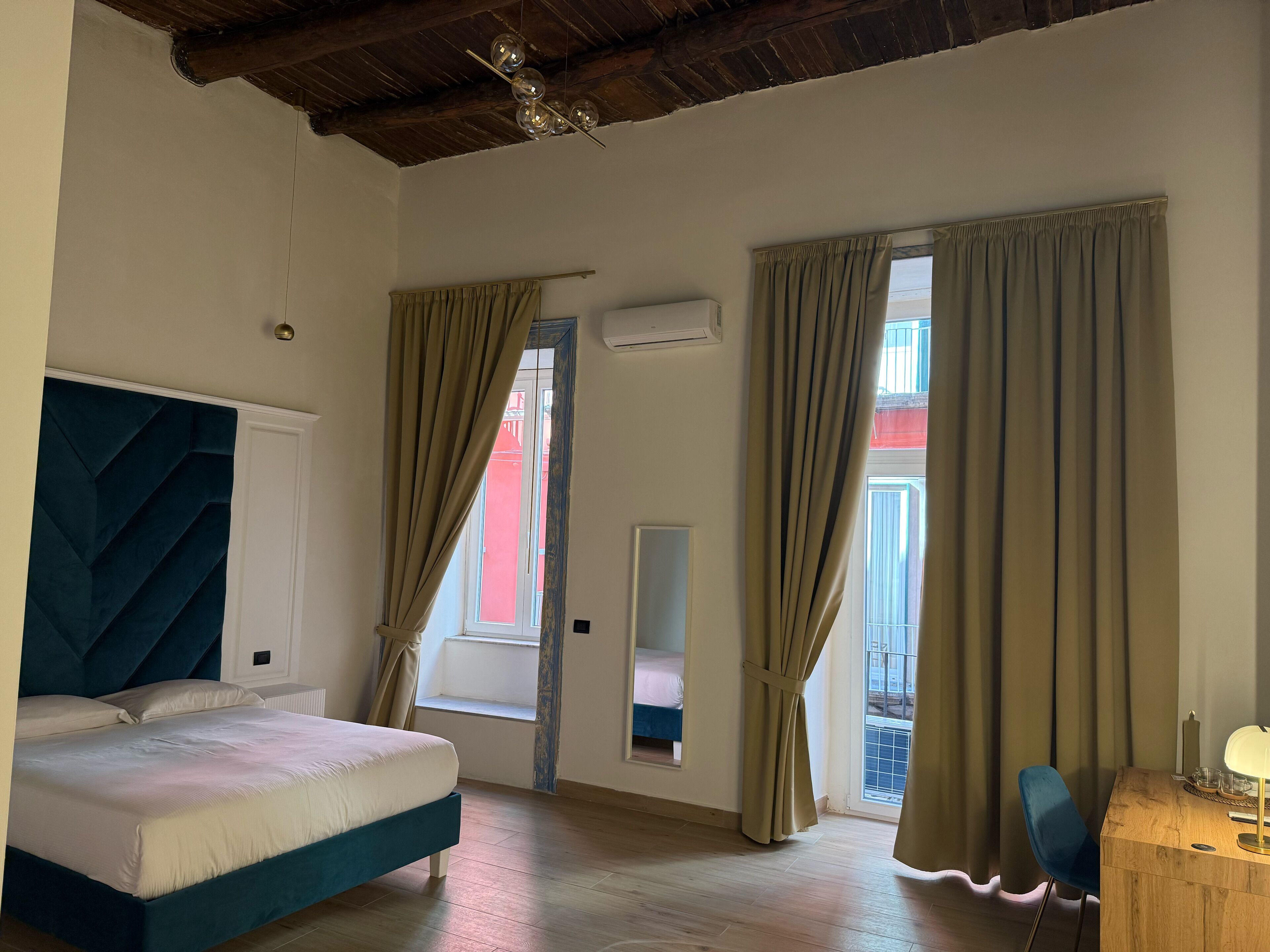 小型客房, 城市景观 | 办公桌、笔记本电脑工作区、隔音、熨斗/熨板