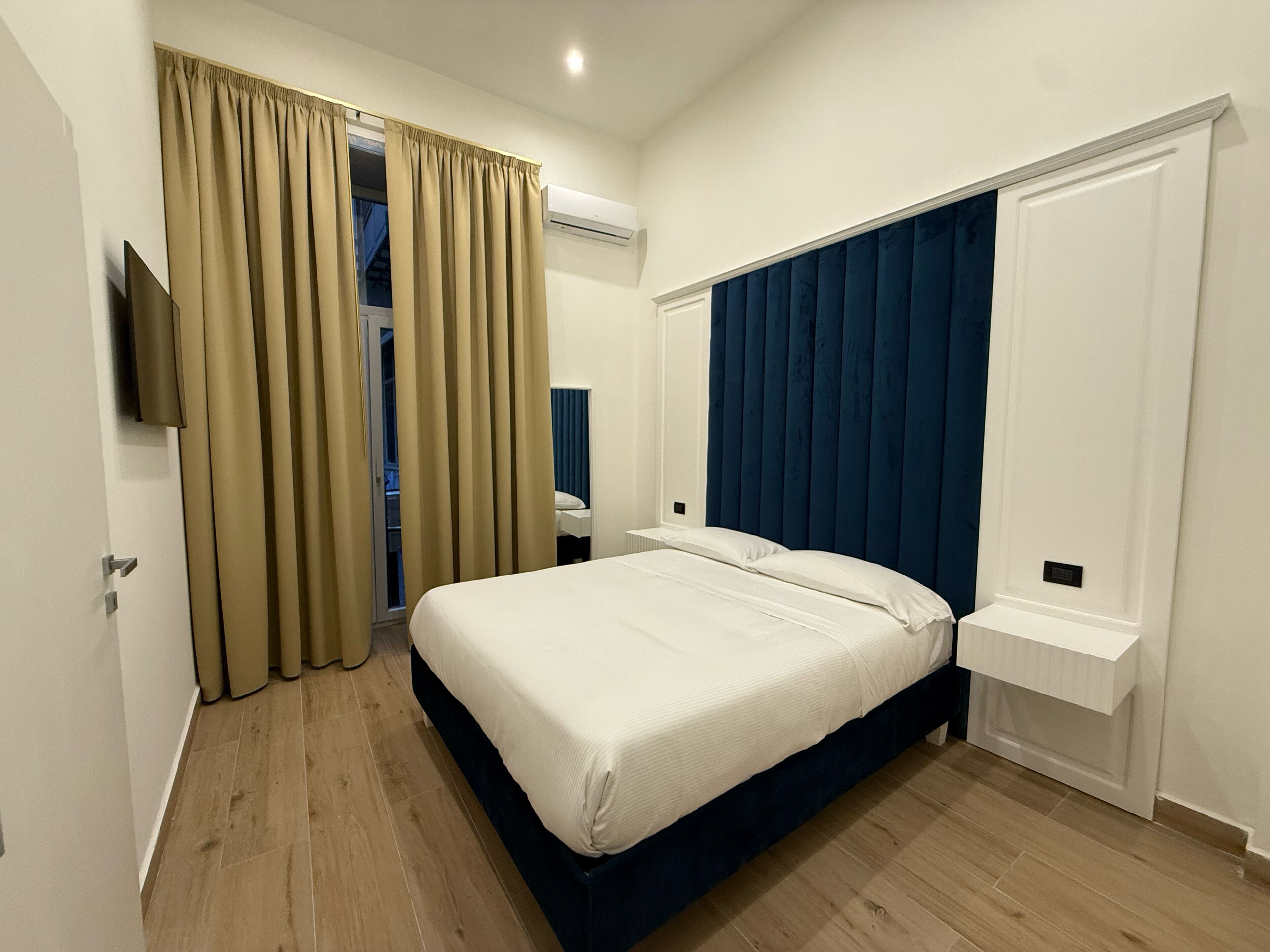 舒適雙人房 | 書桌、筆電工作空間、隔音、熨斗/熨衣板