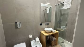 Comfort Double Room | Bathroom | Shower, hair dryer, towels