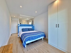 3 bedrooms - Exclusive flat with sea views and garden AV 87 (ROSES)