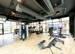 Gym - Modern 1BR with Pool and Gym Al Jaddaf (Dubai)