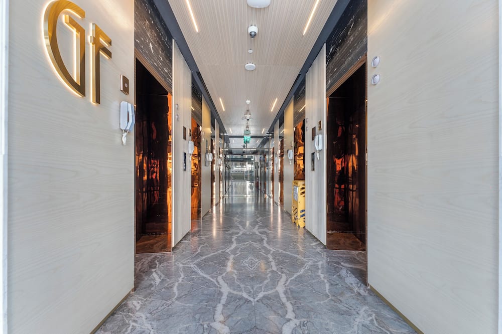 Modern 1BR with Pool and Gym Al Jaddaf