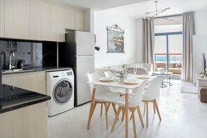 Dining - Modern 1BR with Pool and Gym Al Jaddaf (Dubai)