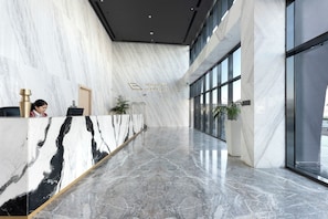 Reception - Modern 1BR with Pool and Gym Al Jaddaf (Dubai)