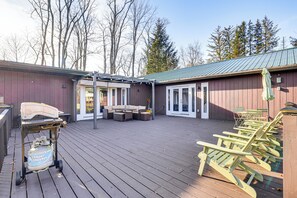 House (Multiple Bedrooms) | Interior - Pet-friendly Group Getaway 12 Mi to Camelback Mtn! (Cresco)