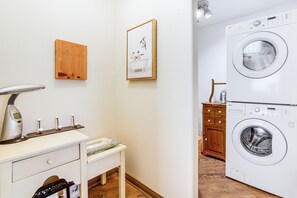 House (1 Bedroom) | Interior - 3 Mi to Dtwn Pahrump: Romantic Desert Oasis (Pahrump)