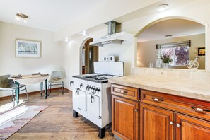 House (1 Bedroom) | Interior - 3 Mi to Dtwn Pahrump: Romantic Desert Oasis (Pahrump)