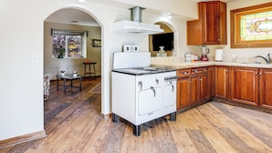 House (1 Bedroom) | Interior - 3 Mi to Dtwn Pahrump: Romantic Desert Oasis (Pahrump)
