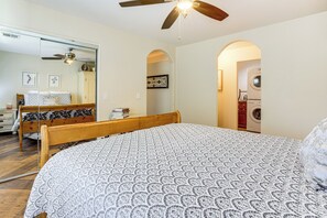 House (1 Bedroom) | Interior - 3 Mi to Dtwn Pahrump: Romantic Desert Oasis (Pahrump)