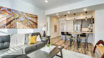 Apartment (3 Bedrooms) | Front of property