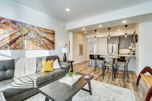 Apartment (3 Bedrooms) | Front of property - 7 Mi to Park City Mtn! Multi-level Unit w/ Balcony (Park City)