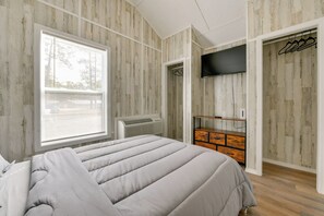 Interior - Near Dtwn & Space Center: Tiny Home in Picayune (Picayune)