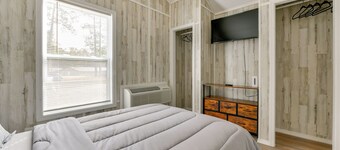 Near Dtwn & Space Center: Tiny Home in Picayune