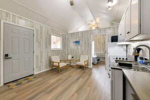 Cottage (2 Bedrooms) | Interior - Near Dtwn & Space Center: Tiny Home in Picayune (Picayune)