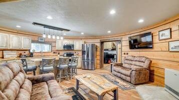 House (2 Bedrooms) | Interior