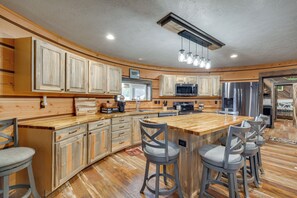 House (2 Bedrooms) | Interior - Mtn-view Retreat w/ Yard: 4 Mi to Dtwn Lincoln (Lincoln)