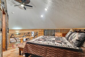 House (2 Bedrooms) | Interior - Mtn-view Retreat w/ Yard: 4 Mi to Dtwn Lincoln (Lincoln)