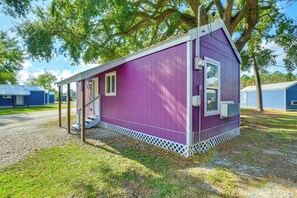Cottage (2 Bedrooms) | Interior - Pet-friendly Picayune Tiny Home: 4 Mi to Dtwn! (Picayune)