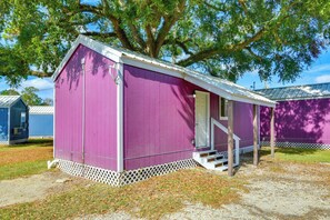 Cottage (2 Bedrooms) | Interior - Pet-friendly Picayune Tiny Home: 4 Mi to Dtwn! (Picayune)