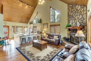 Hús (4 Bedrooms) | Að innan