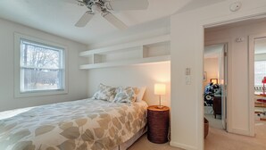A bedroom with a bed, a ceiling fan, a bedside lamp, and a window with blinds. - 1 Mi to Maine Street! Mcm-style Home in Brunswick (Brunswick)