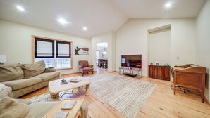 Unclassified image, 5 of 32, button - Family & Pet Friendly! 7-acre Escape in Jefferson (Jefferson)