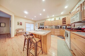 House (4 Bedrooms) | Interior - Family & Pet Friendly! 7-acre Escape in Jefferson (Jefferson)