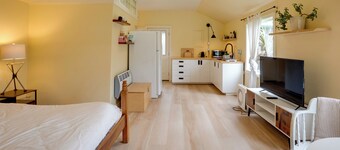 Pacific View Cottage - 100 High w/ Ocean Views