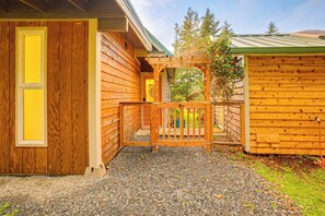 House (0 Bedroom) | Interior - Pacific View Cottage - 100 High w/ Ocean Views (Langlois)