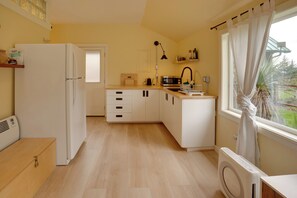 House (0 Bedroom) | Interior - Pacific View Cottage - 100 High w/ Ocean Views (Langlois)