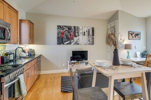 Apartment (0 Bedroom) | Interior - Walk to Caltrain! Studio in Dtwn San Mateo (San Mateo)