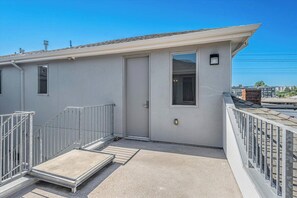 Apartment (0 Bedroom) | Interior - Walk to Caltrain! Studio in Dtwn San Mateo (San Mateo)