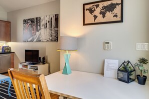 Apartment (0 Bedroom) | Interior - Walk to Caltrain! Studio in Dtwn San Mateo (San Mateo)
