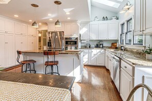 Interior - 4,100-sq-ft Gem w/ Swim Spa & Huge Yard in Raleigh (Raleigh)