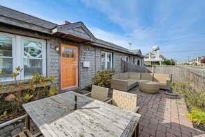 Apartment (2 Bedrooms) | Front of property