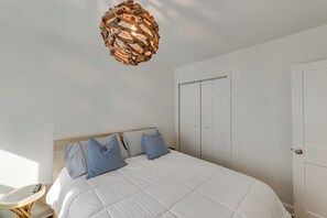Interior - Walk to Beach & Dtwn Dining! Avalon Coastal Escape (Avalon)