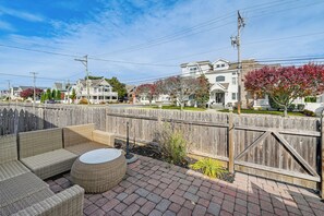 Interior - Walk to Beach & Dtwn Dining! Avalon Coastal Escape (Avalon)
