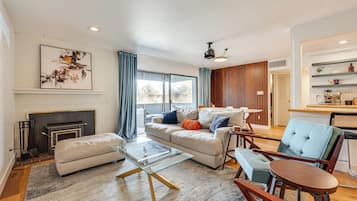 Apartment (2 Bedrooms) | Front of property