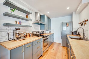 Apartment (2 Bedrooms) | Interior - 1 Mi to CU Boulder! Walkable Condo w/ Indoor Pool (Boulder)