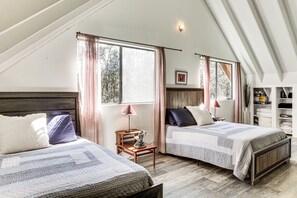 Interior - 3 Mi to Hawaii Volcanoes NP: Spacious Home w/ Deck (Volcano)
