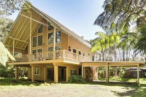 Interior - 3 Mi to Hawaii Volcanoes NP: Spacious Home w/ Deck (Volcano)