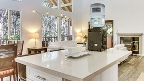 Unclassified image, 5 of 32, button - 3 Mi to Hawaii Volcanoes NP: Spacious Home w/ Deck (Volcano)