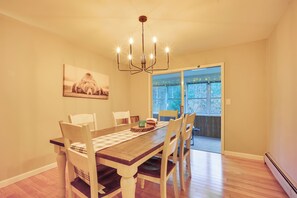 House (6 Bedrooms) | Interior