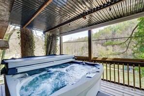 A hot tub with a wooden deck and a view of a forest. - Hot Tub, Trails, Views! Little River Retreat (Townsend)