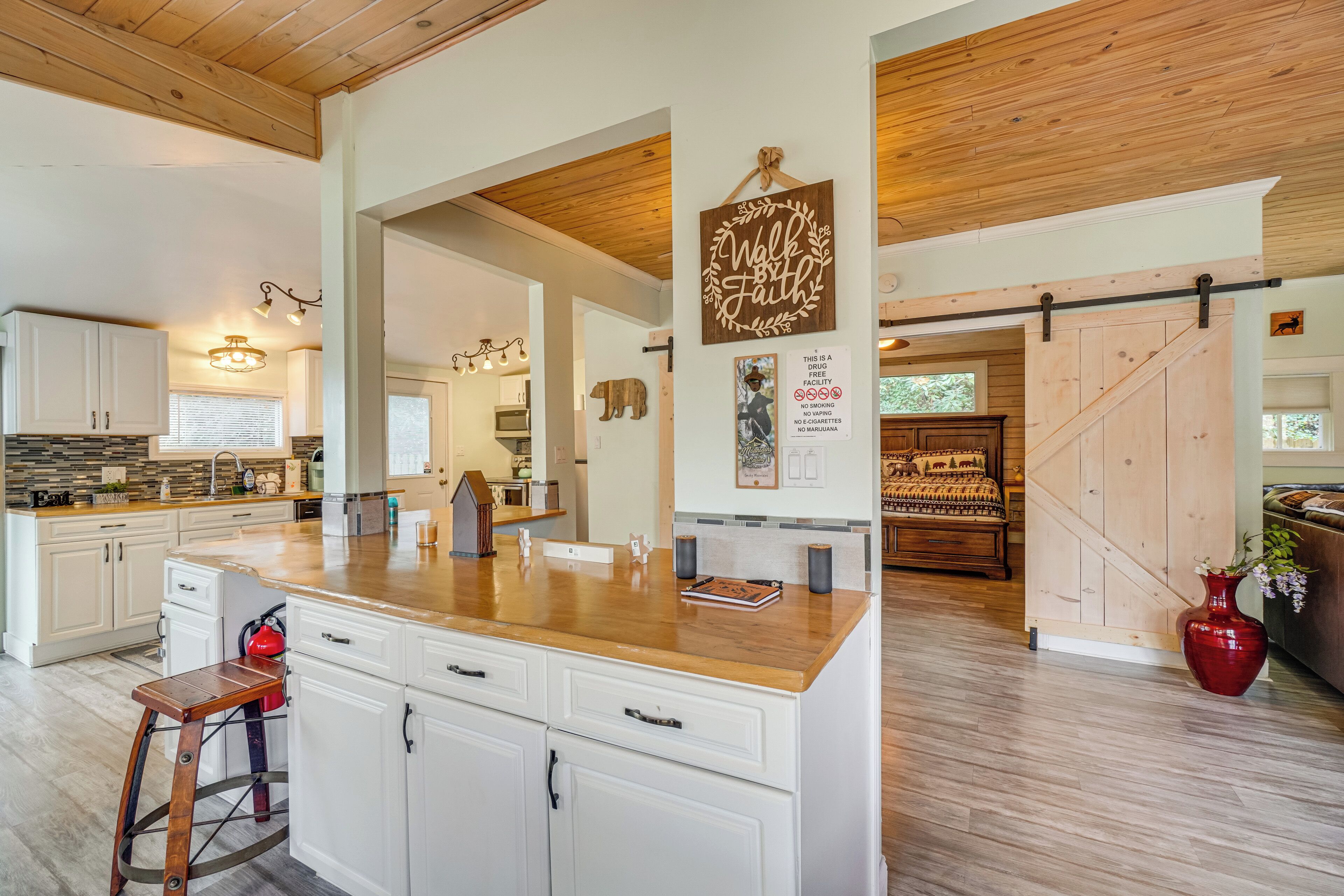 House (2 Bedrooms) | Interior