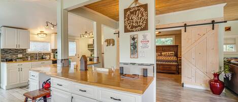 House (2 Bedrooms) | Interior